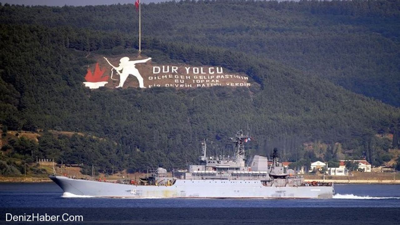 Rus Savaş Gemisi Çanakkale Boğazı'ndan Geçti 