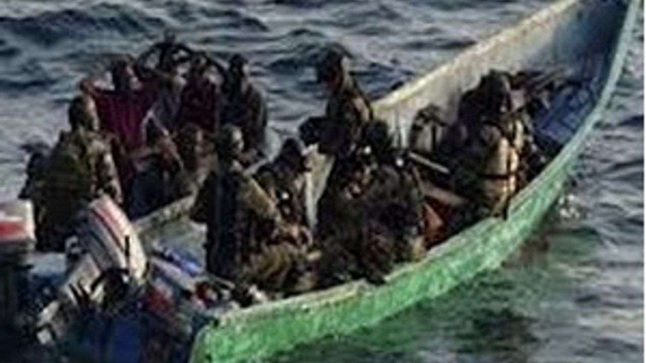 Suudi Arabistan Yemen'de gemi ve tekneleri vurdu
