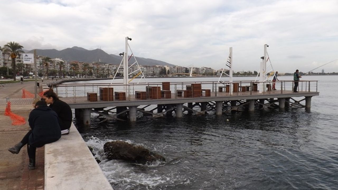 İzmir Güzelyalı'da ahşap iskelelerin yapımı tamamlandı