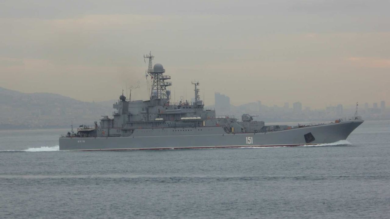 Rus savaş gemileri, İstanbul Boğazından geçti