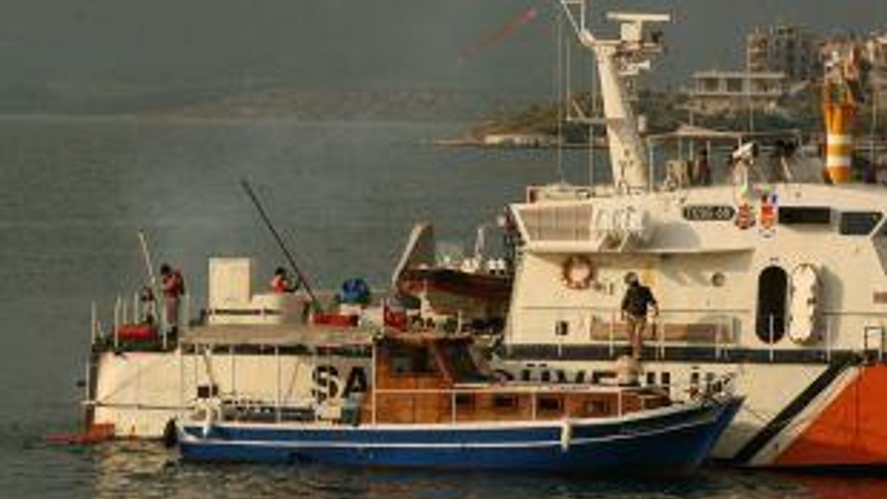 Balıkçıları Sahil Güvenlik Botu Kurtardı