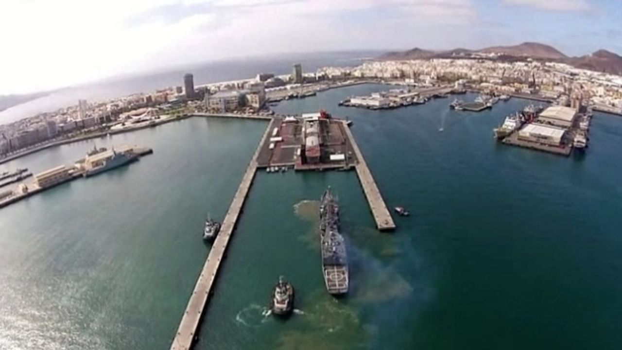 Türk Deniz Görev Grubu Novakşot Limanında 