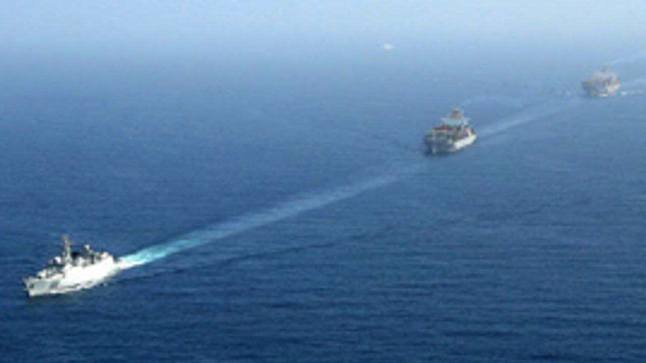 Çin Filosu Somali'de Gemileri Koruyor