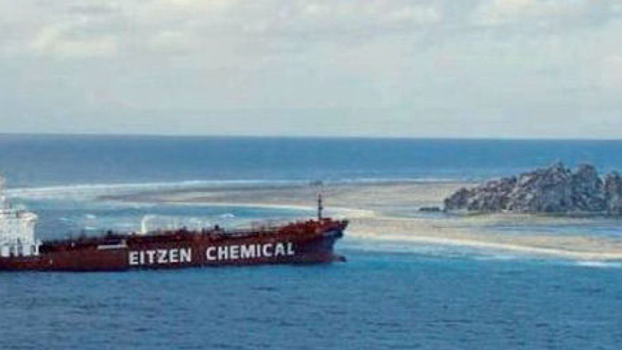 Ürün tankeri tam yolla adaya çıktı
