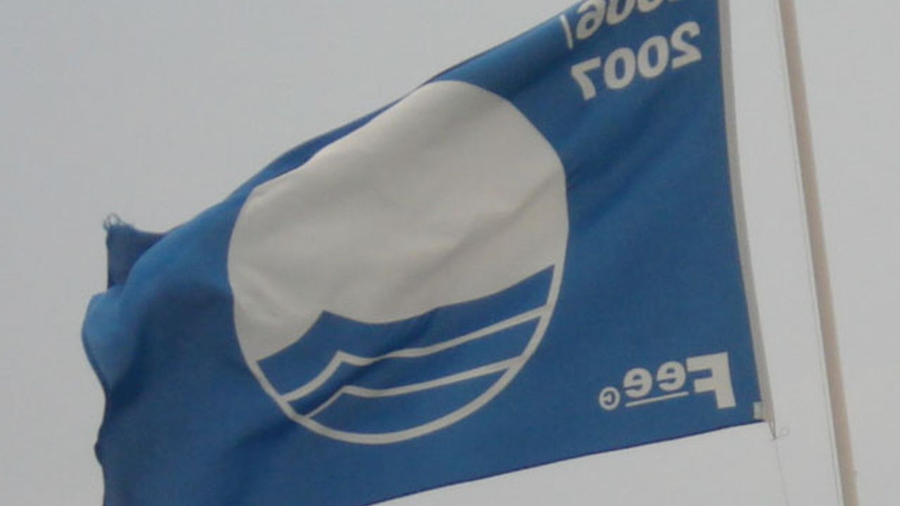 Ege'de Mavi Bayrak Liderliği 14 Mavi Bayrakla Kuşadası'nda
