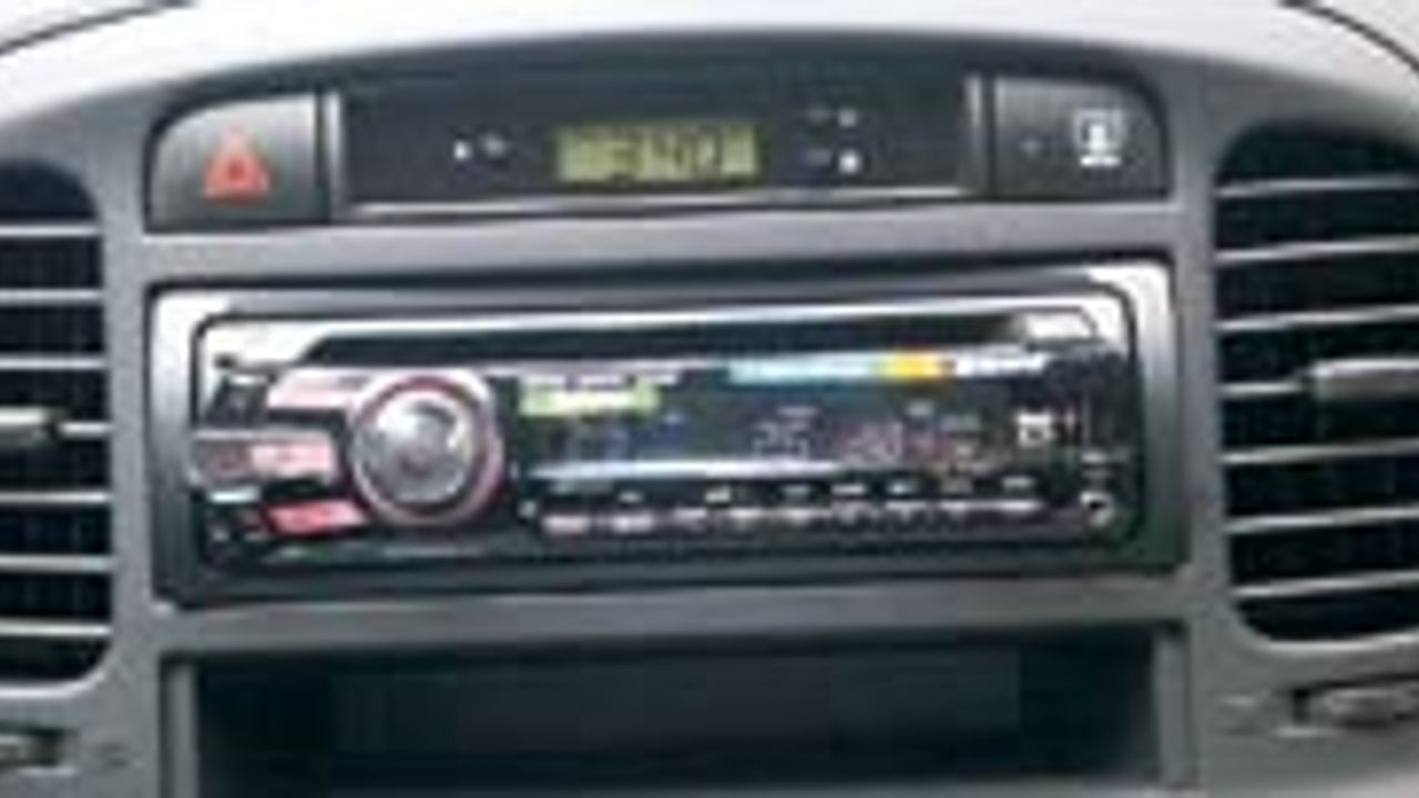 Otomobillere TRT den Radyo-Teyp Vergisi