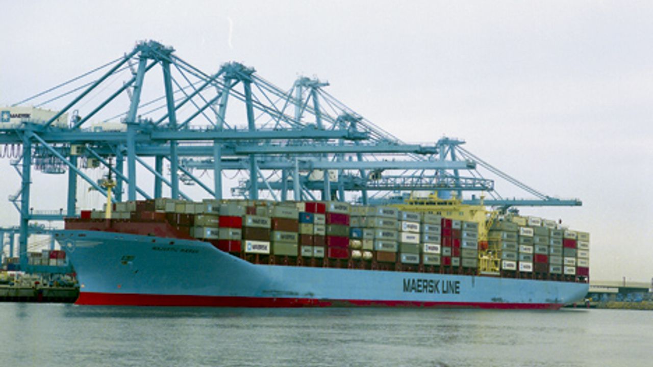Maersk, 3 büyük konteyner gemisini MSC'ye sattı