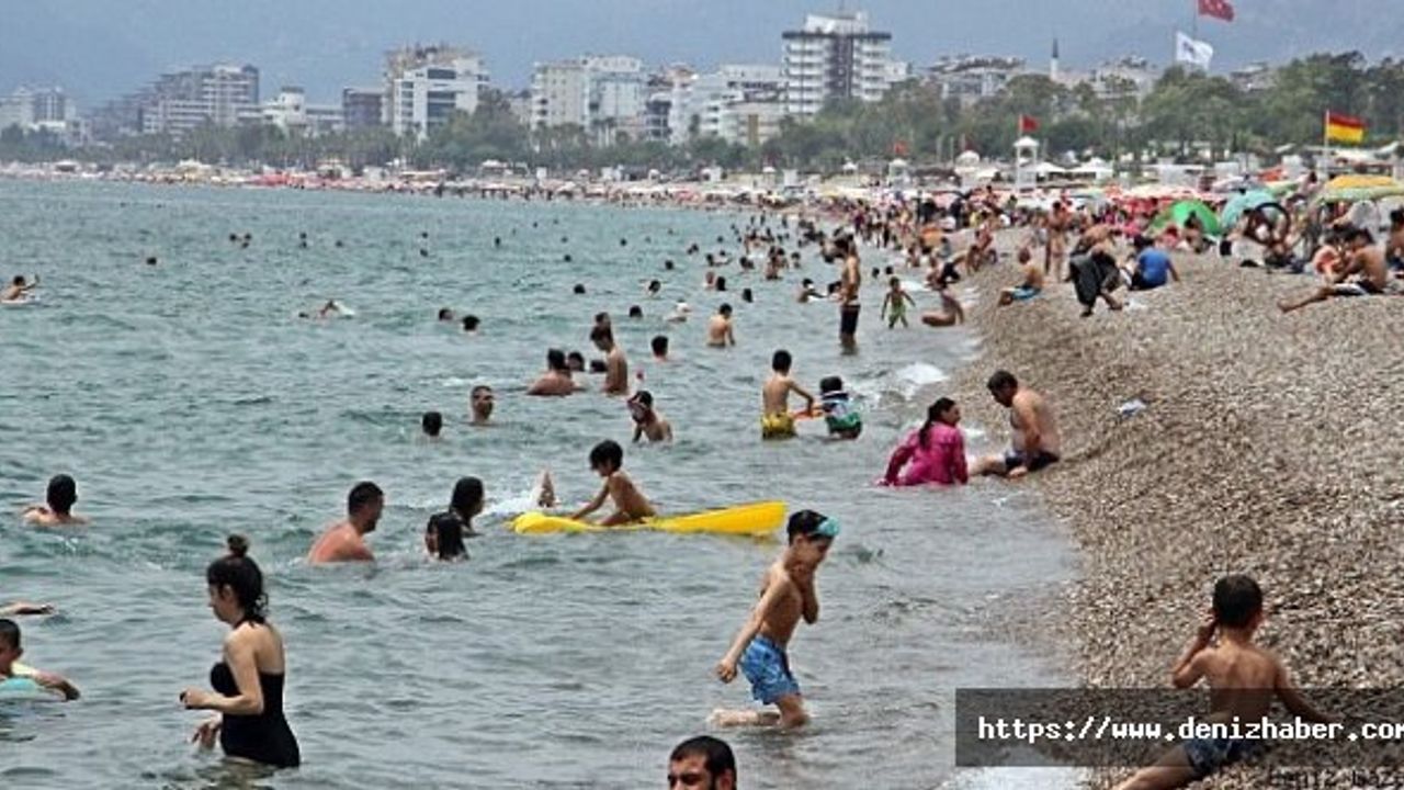 Antalya sahillerinde pazar günü yoğunluğu!
