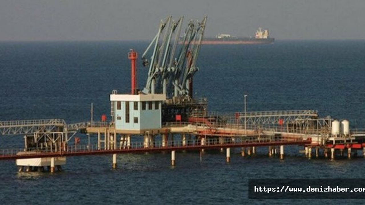 Hafter milisleri, Ras Lanuf Limanı'ndaki bir gemiye saldırdı