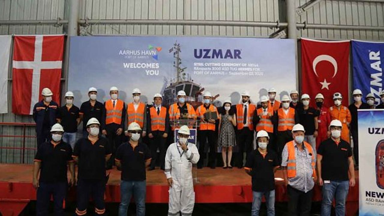 UZMAR’ın Aarhus Limanı için inşa edeceği römorkörün çelik kesme töreni yapıldı
