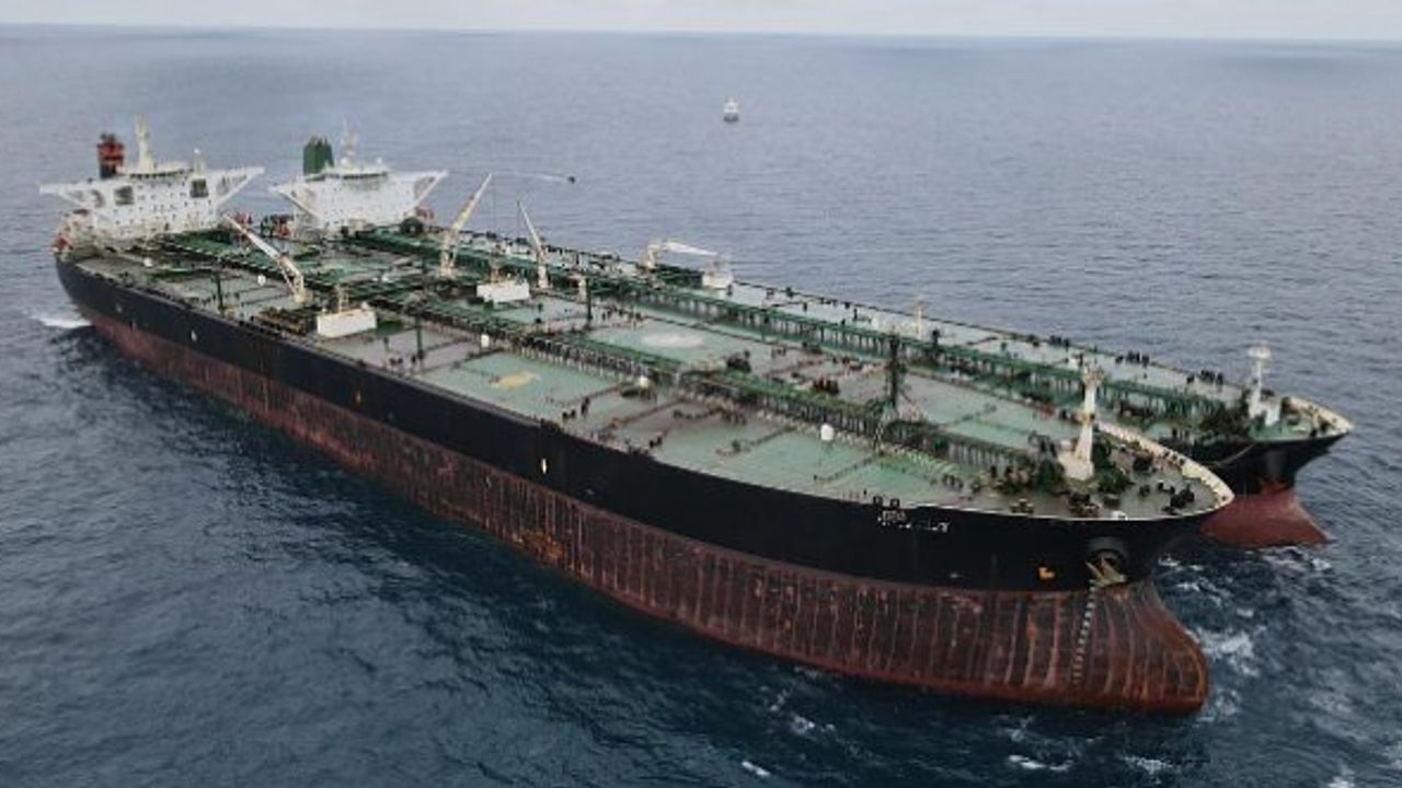İran VLCC'sinden Çinli tankere yakıt ikmaline baskın: 2 gemi tutuklandı!