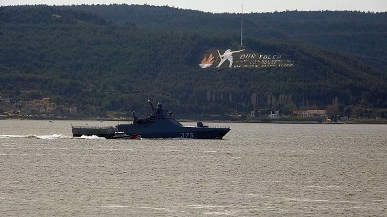 Rus savaş gemisi 'Dmitry Rogachev' Çanakkale Boğazı'ndan geçti!