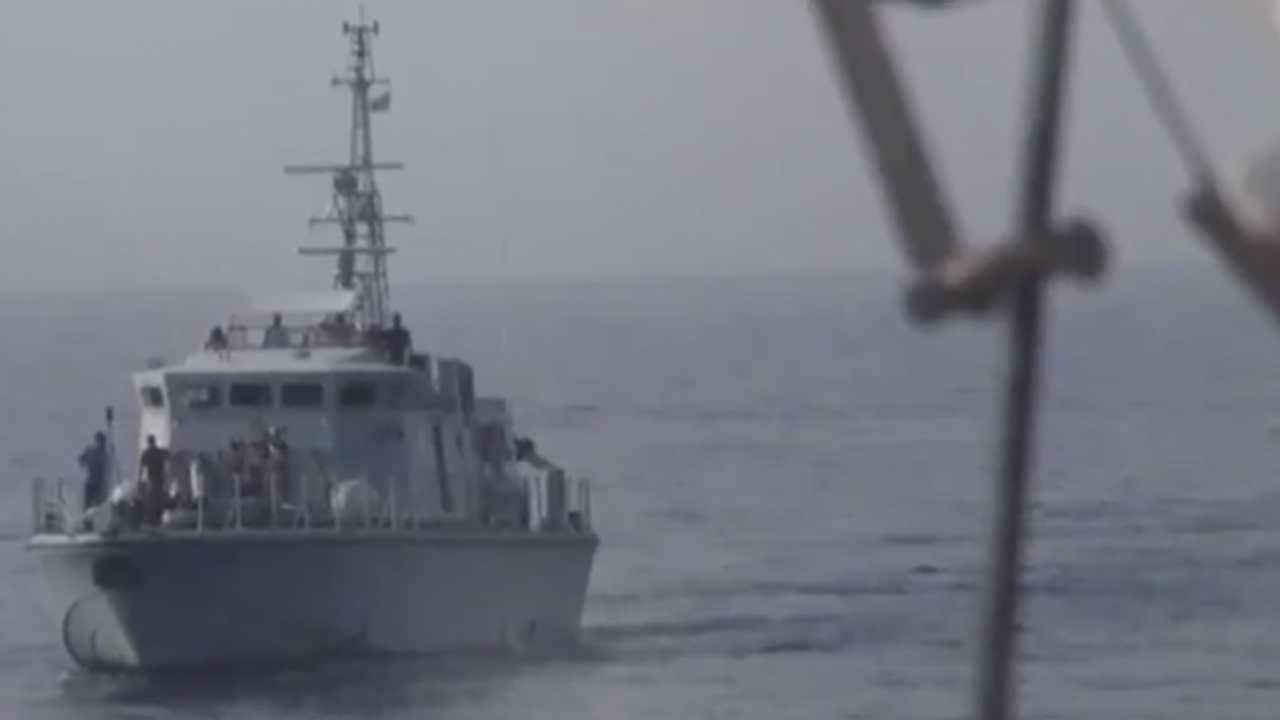 Libya Sahil Güvenlik İtalyan balıkçıya 30 mil açıkta ateş açtı!