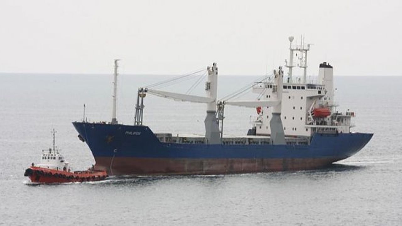 Umman Denizi'nde kargo gemisi battı: 13 denizci kayıp!