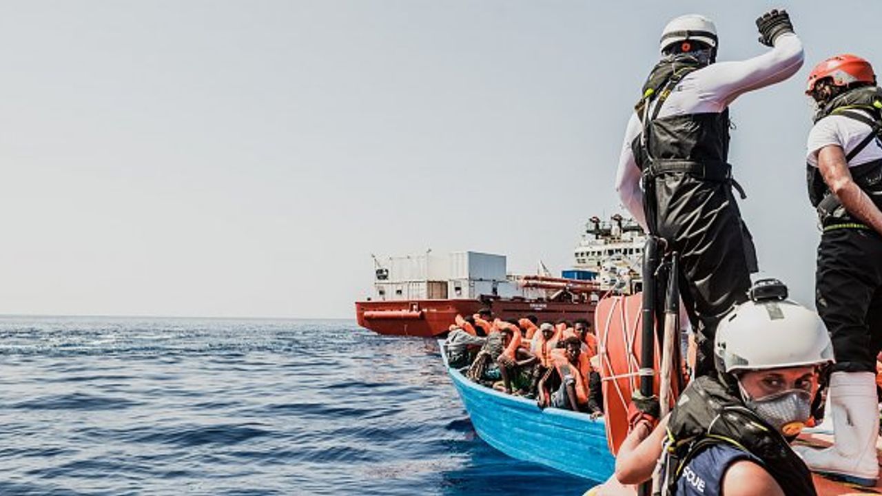 Akdeniz'de mahsur kalan kurtarma gemilerine İtalya'dan iyi haber!