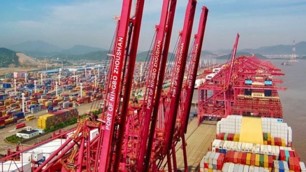 Ningbo-Zhoushan limanı 6. gününde kapalı: Dünyada 350 konteyner gemisi limanları bekliyor!