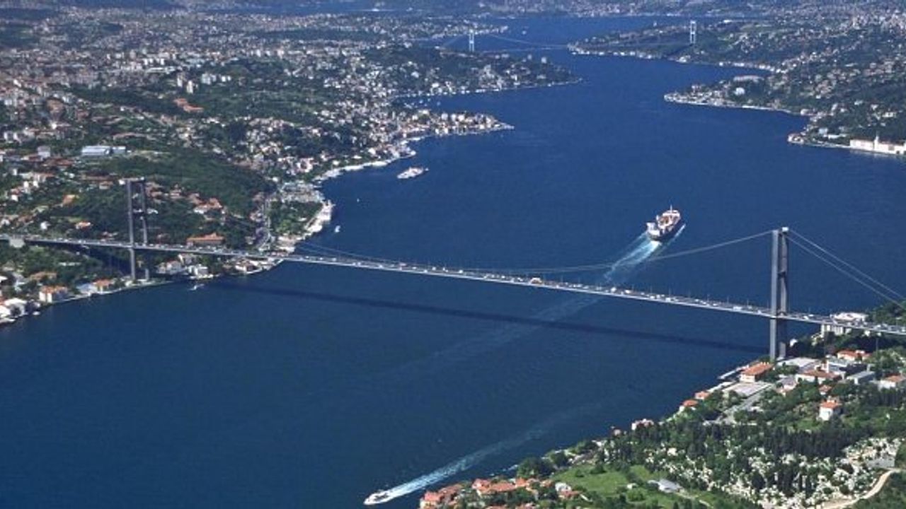 Türk Boğazları'nda gemi trafiği milli sistemle yönetilecek!