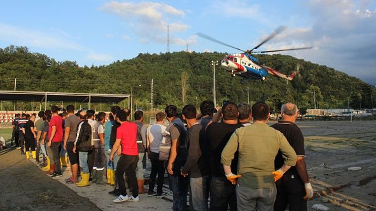 Türkeli'ye helikopter ve gemilerle binlerce ekmek ve su ulaştırılıyor!