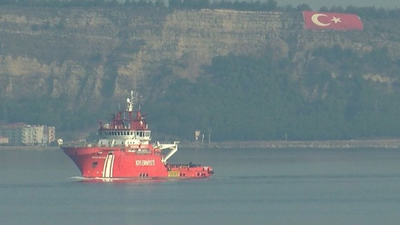 Türkiye'nin ilk acil kurtarma gemisi 'Nene Hatun' Çanakkale Boğazı'ndan geçti!