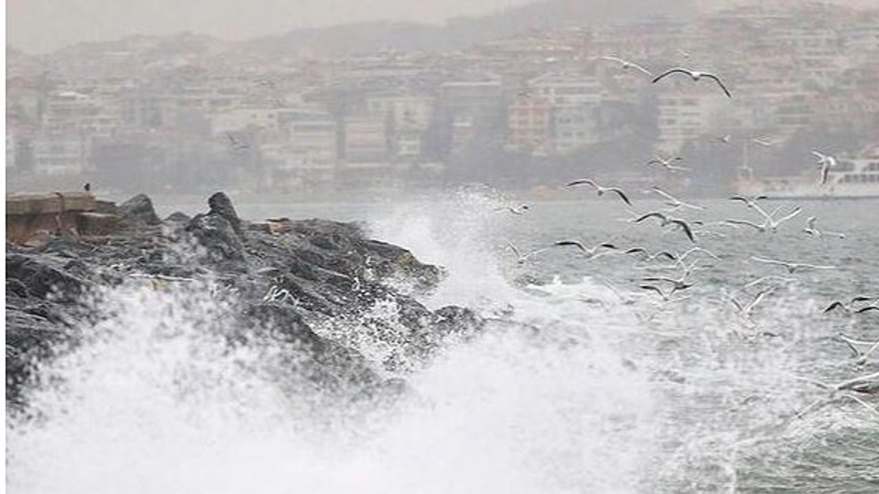 Beykoz'da deniz girmek fırtına nedeniyle yasaklandı!