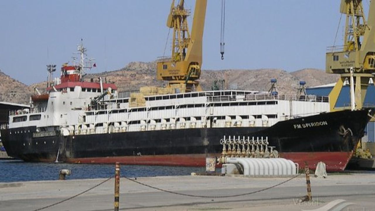 Beyrut Limanı'nda bir gemide 3 denizci sığır yeminden zehirlendi: 1 ölü!