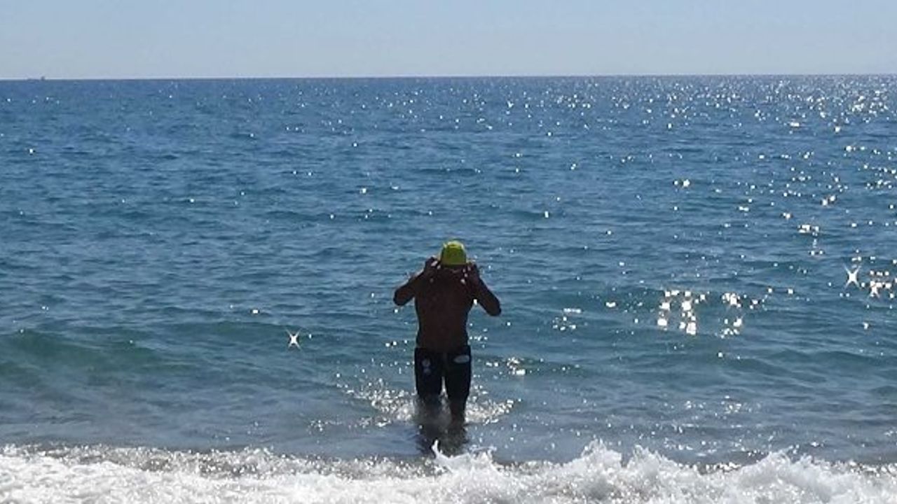 Cebelitarık Boğazını geçen ilk Türk yüzücü Mersin'den Kıbrıs'a tek başına yüzüyor!