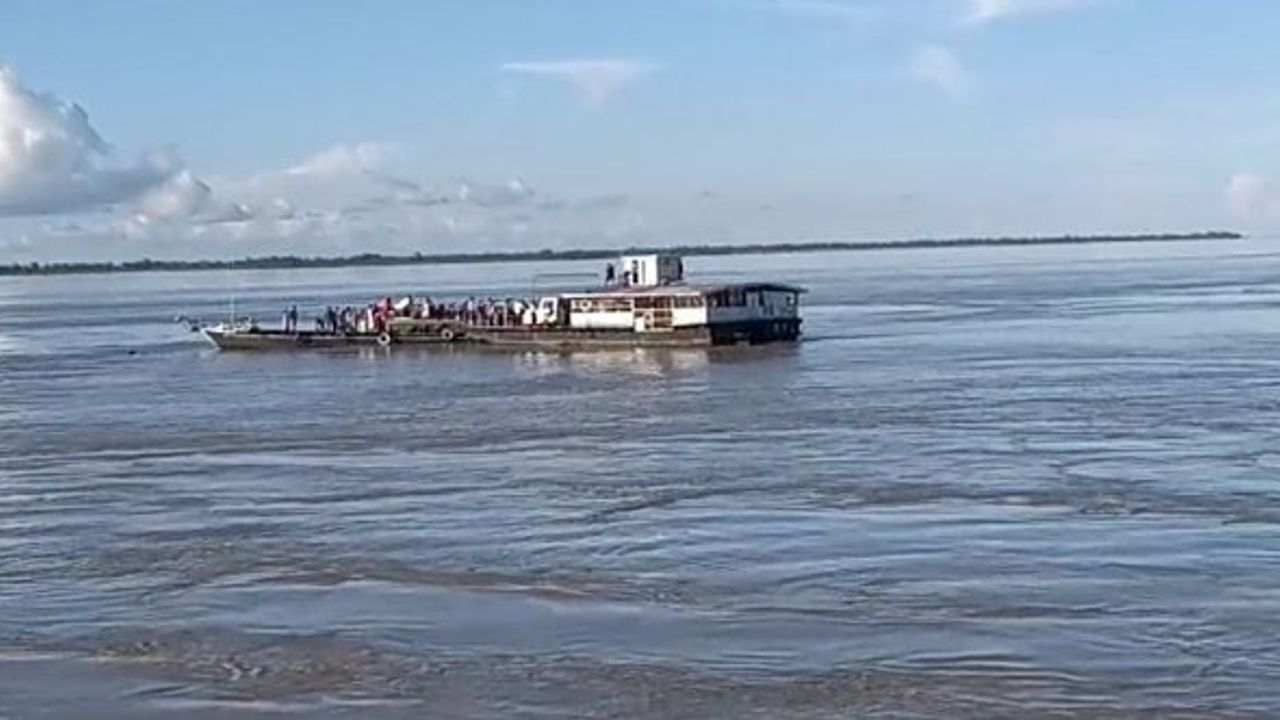 Hindistan'da çarpışan 2 tekneden biri battı!
