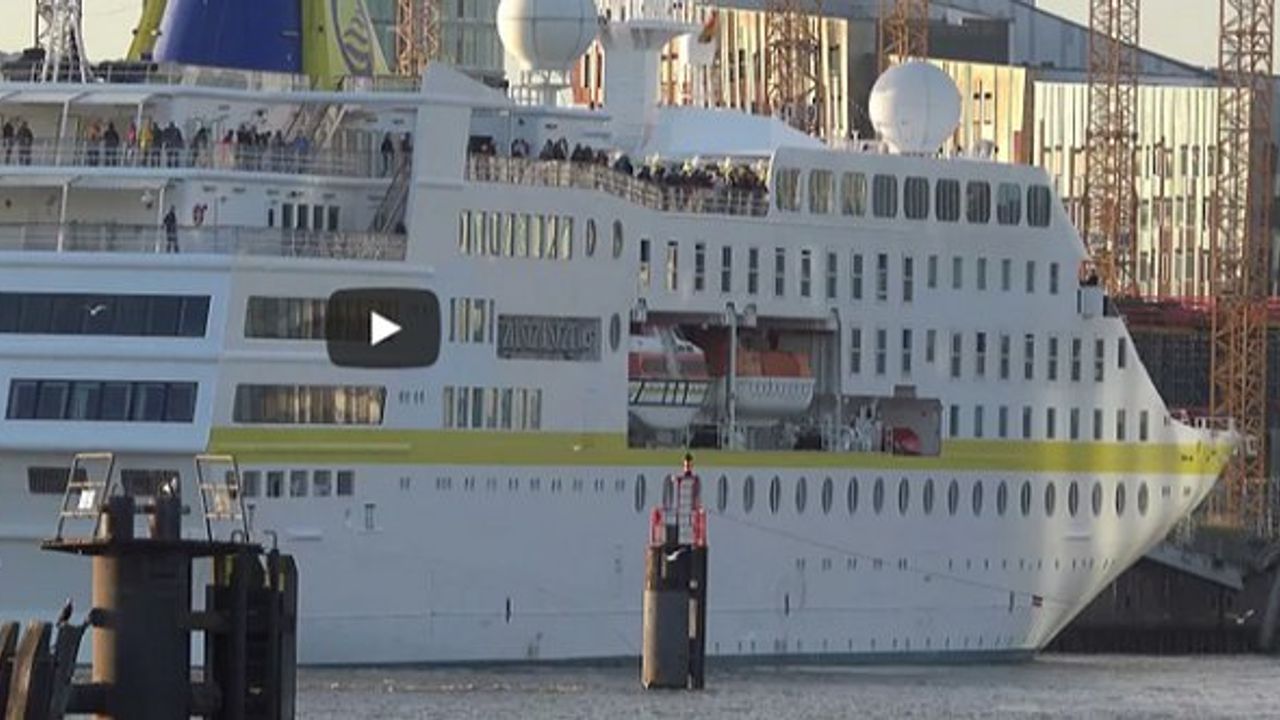 465 yolculu cruise gemisi Hamburg'da rıhtıma bodoslama girdi! (Video)