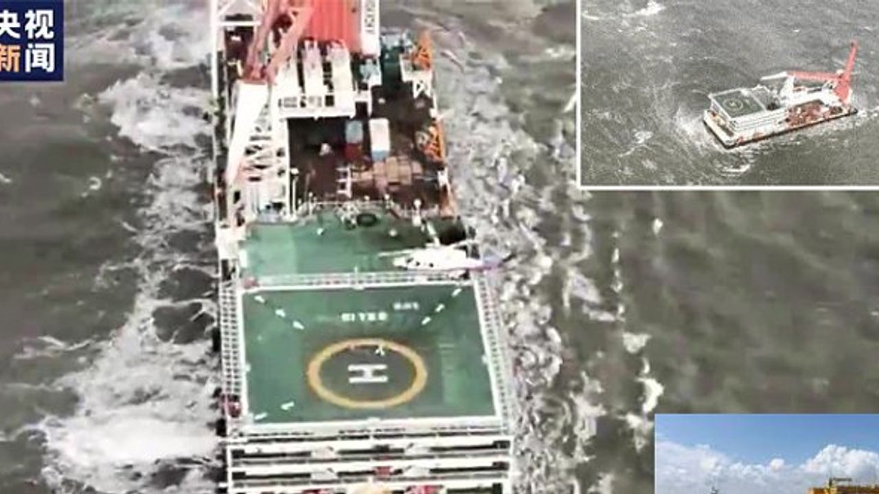 'Kompasu tayfunu' iki gemiyi manevradan aciz bıraktı!