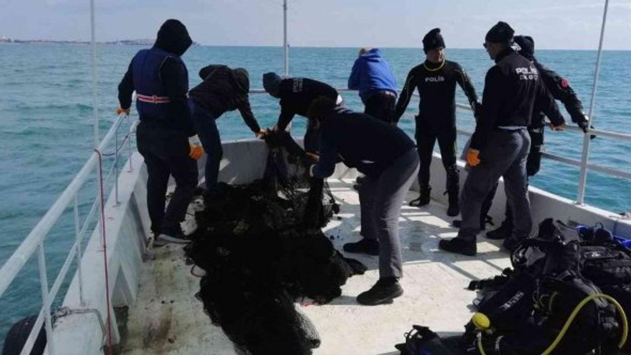 Marmara Denizinde 100 metrelik hayalet ağ bulundu