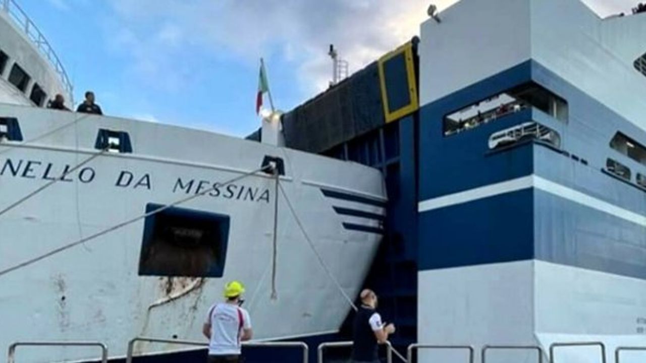 Palermo'da iki yolcu feribotu çarpıştı: Pervane arızası!