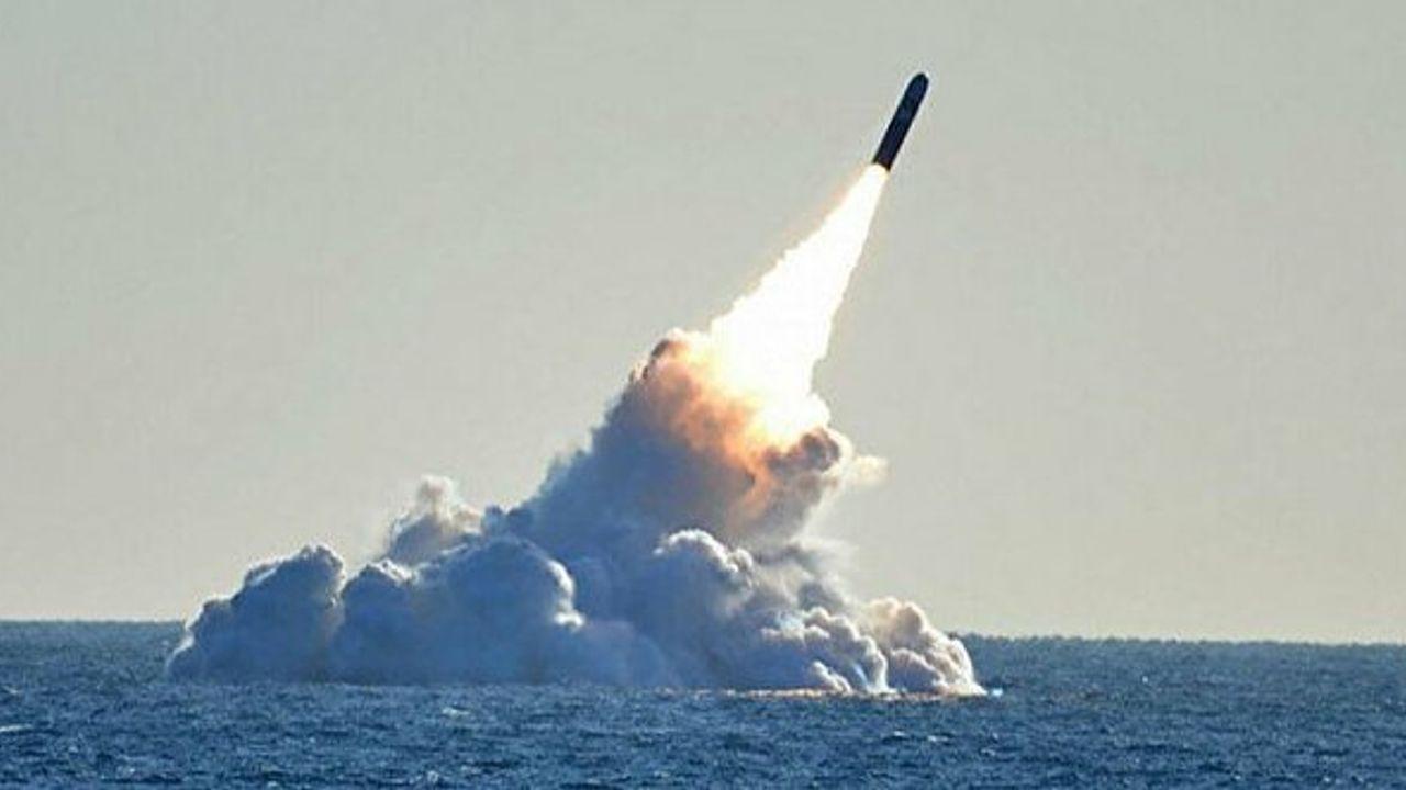Rusya ilk kez nükleer denizaltıdan Zirkon güdümlü balistik füze fırlattı!