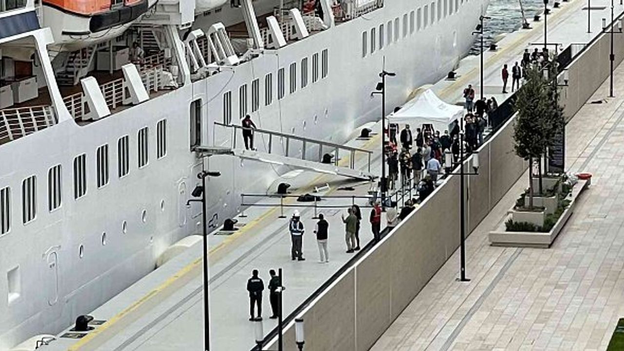 Viking Sky isimli yolcu gemisi Galataport İstanbul'da!