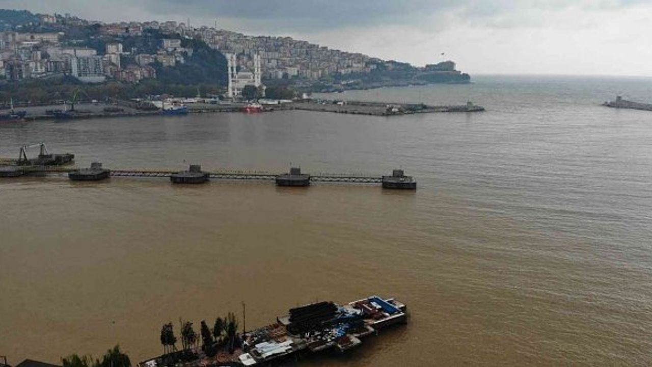 Zonguldak Limanı kuvvetli yağış sonrası sarıya boyandı!