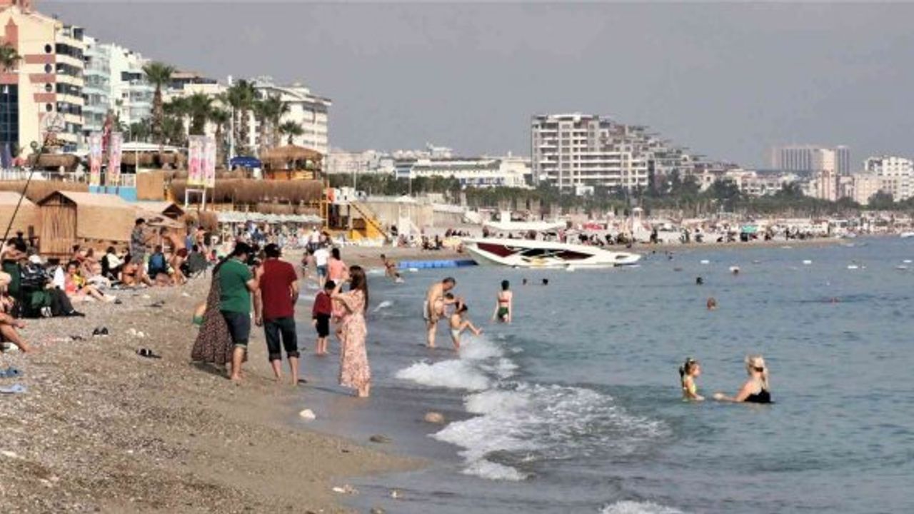 Antalya turizmde Akdeniz’e kıyısı olan rakiplerini geride bıraktı