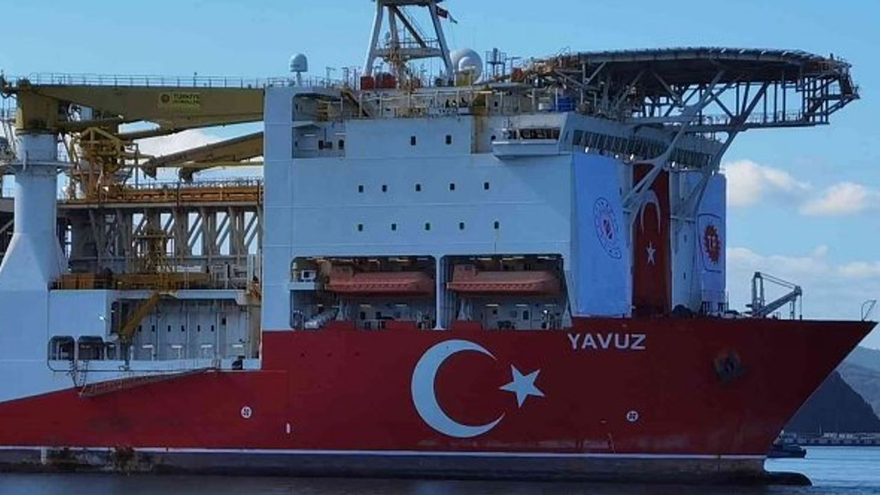 Filyos Limanı'nda Yavuz Sondaj Gemisi'nin kule montajı için çalışmalar sürüyor!