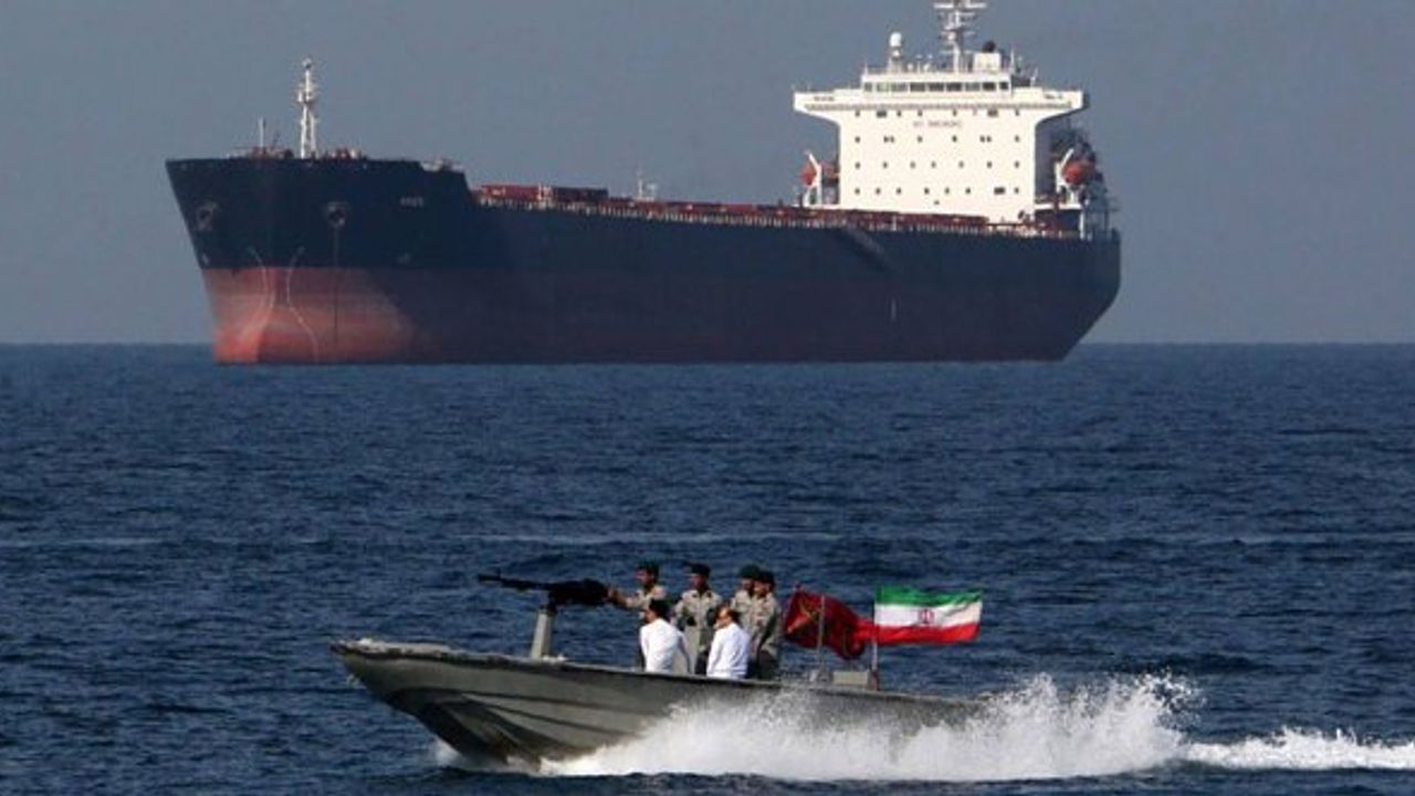 İran, Basra Körfezinde bir gemiye el koydu!