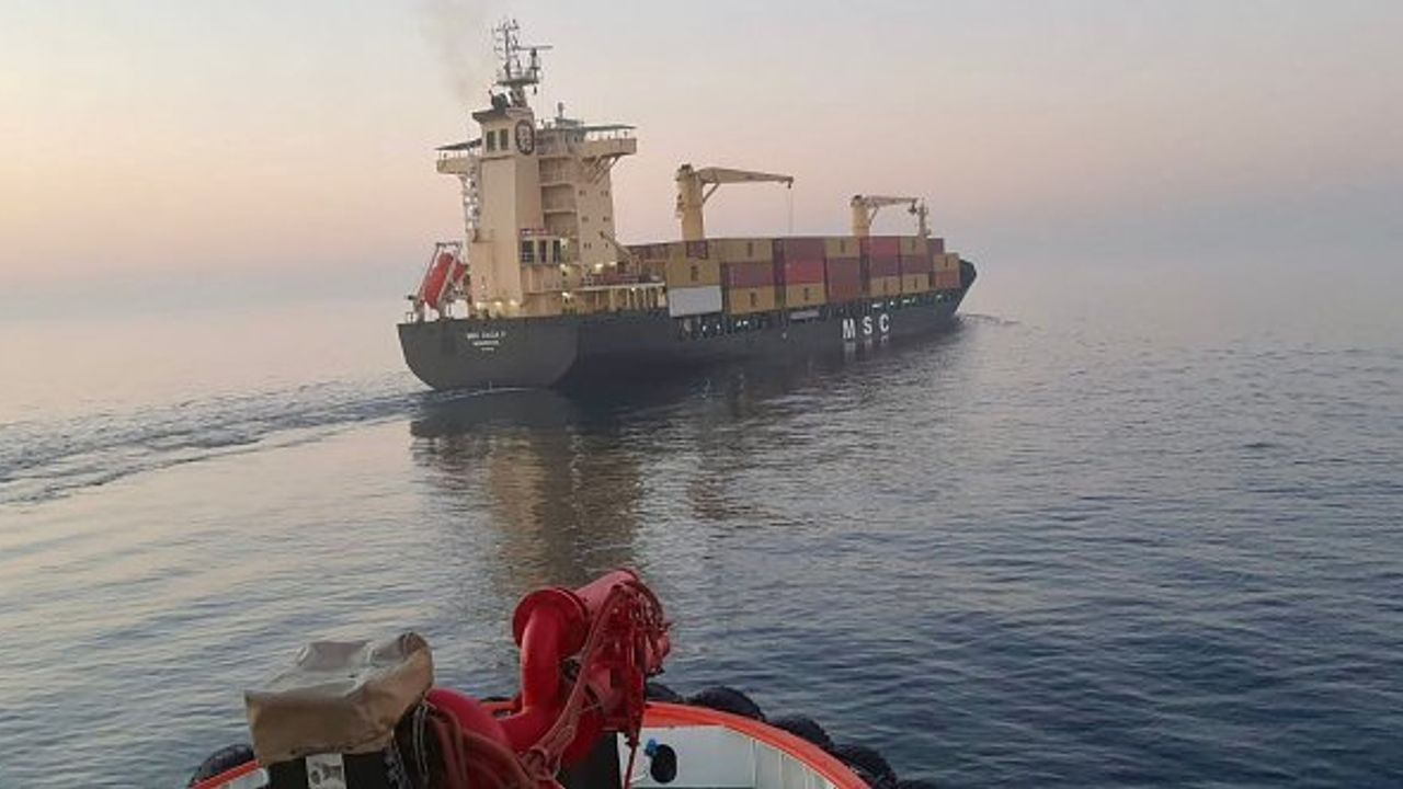 147 metrelik konteyner gemisi arızalandı: KEGM müdahale etti! (Video)