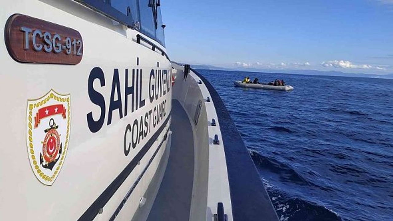 Sahil Güvenlik Çanakkale açıklarında 52 göçmen kurtardı!