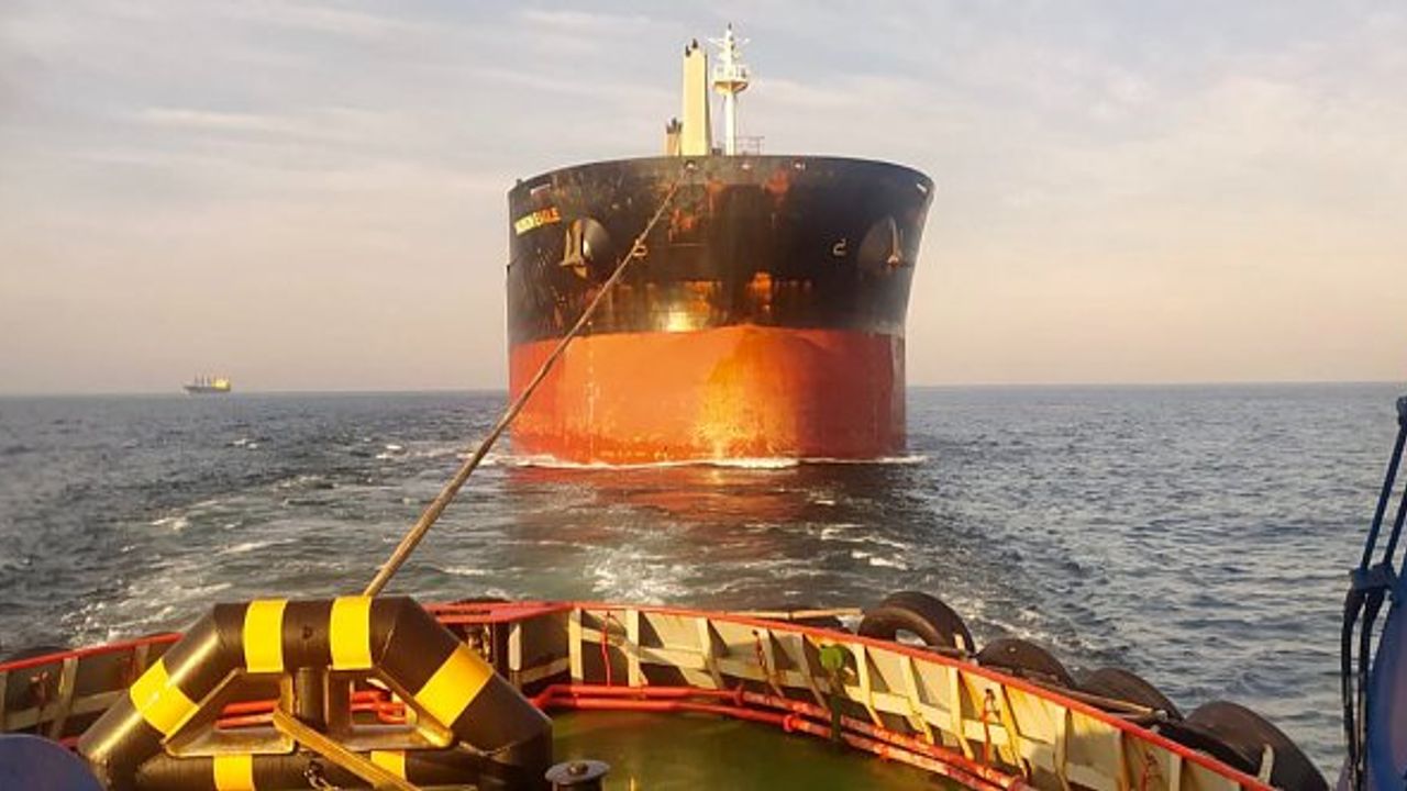 Marmara Denizi'nde arızalanan 199 metrelik gemiye KEGM müdahale etti!