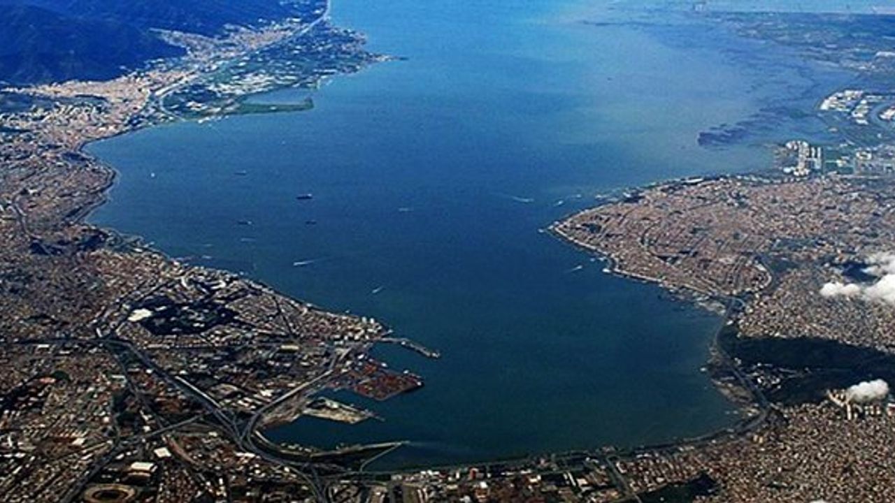 İzmir Körfezi’nde seyir hızı 9 mil/saat olarak uygulanacak!
