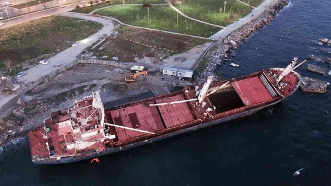 Kartal'da fırtınada yan yatan kuru yük gemisi sökülüyor: 5 milyon TL'ye satıldı!
