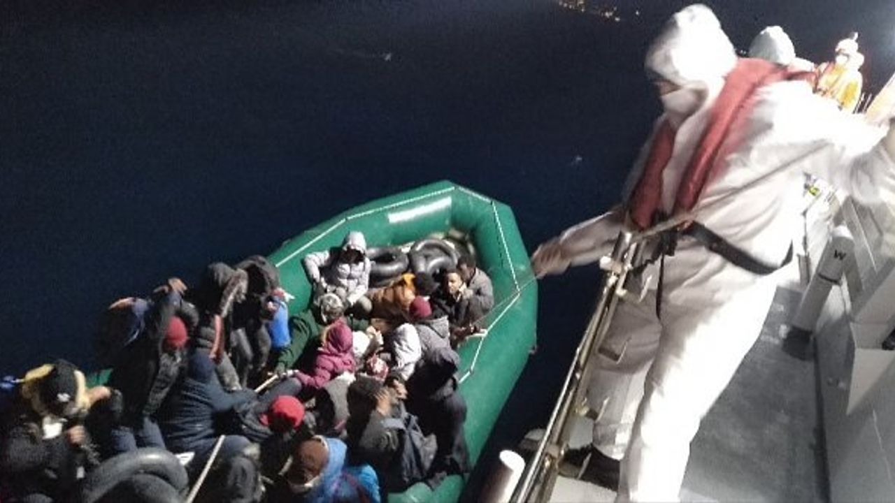 Yunanistan'ın ölüme ittiği 63 düzensiz göçmen kurtarıldı!