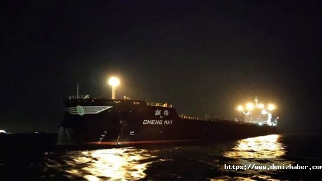 İstanbul Boğazı saat 21.40'ta gemi trafiğine açıldı