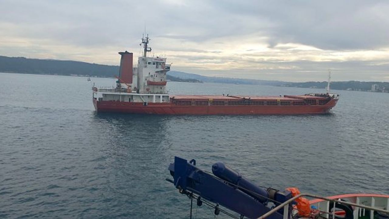 Makinesi arızalanan 100 metrelik yük gemisi Büyükdere'ye demirletildi!