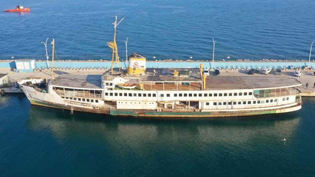 Gemi otel olarak hizmet veren Turan Emeksiz yolcu vapuru İstanbul'a döndü!