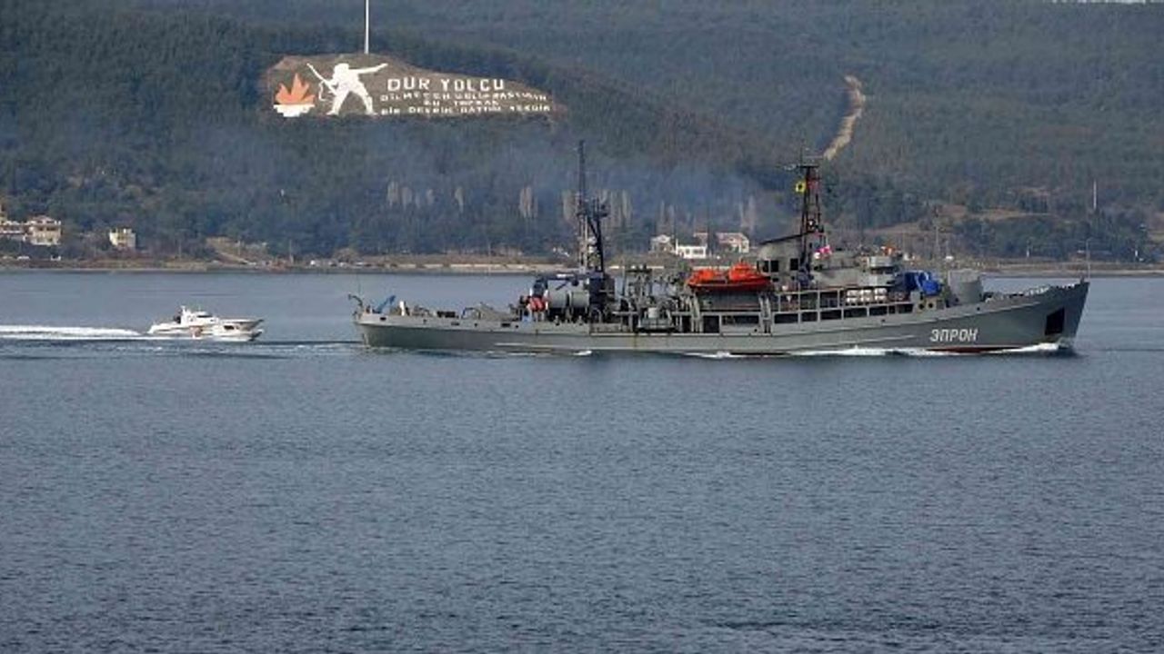Rus askeri kurtarma gemisi 'Epron' Çanakkale Boğazı'ndan geçti