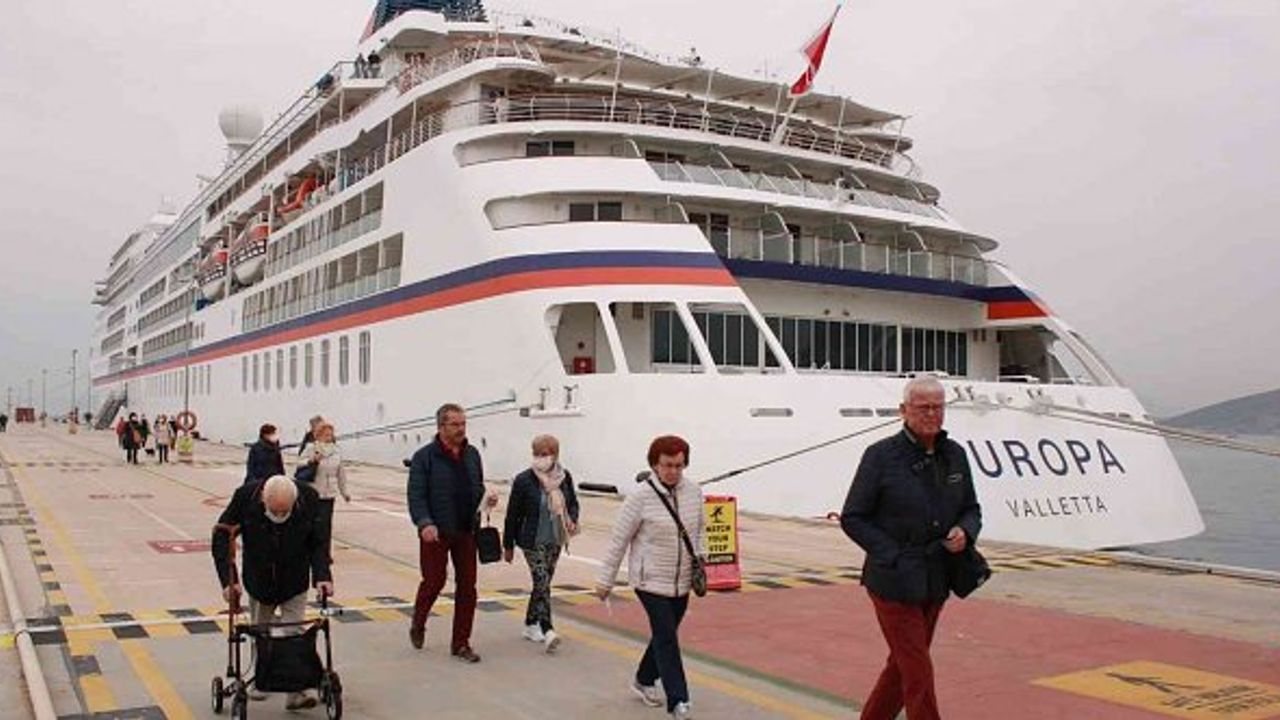 Kuşadası'na Malta Bayraklı kruvaziyer gemisiyle 145 yolcu geldi!