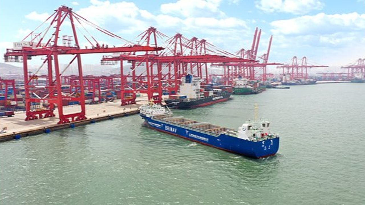 Çin, ilk elektrikli otonom konteyner gemisini hizmete soktu