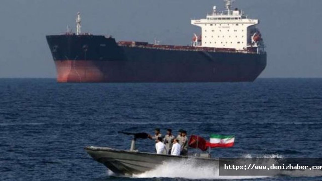 İran Devrim Muhafızları, 200 bin litre kaçak yakıt taşıyan gemiye el koydu!